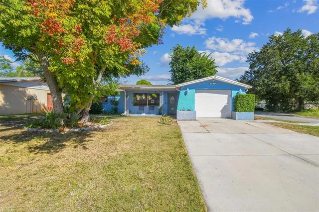 a view of a house with backyard and garden