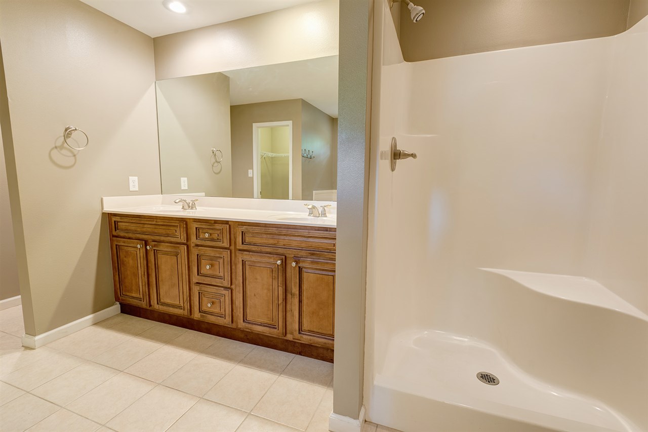 14611 Silveroaks Loop Silverhill, AL 36576 - Photo 17 of 24 Master Bathroom