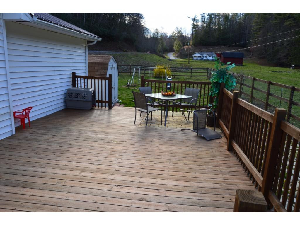 328 Piney Grove Road Hampton, TN 37658 - Photo 11 of 32 Photo 11