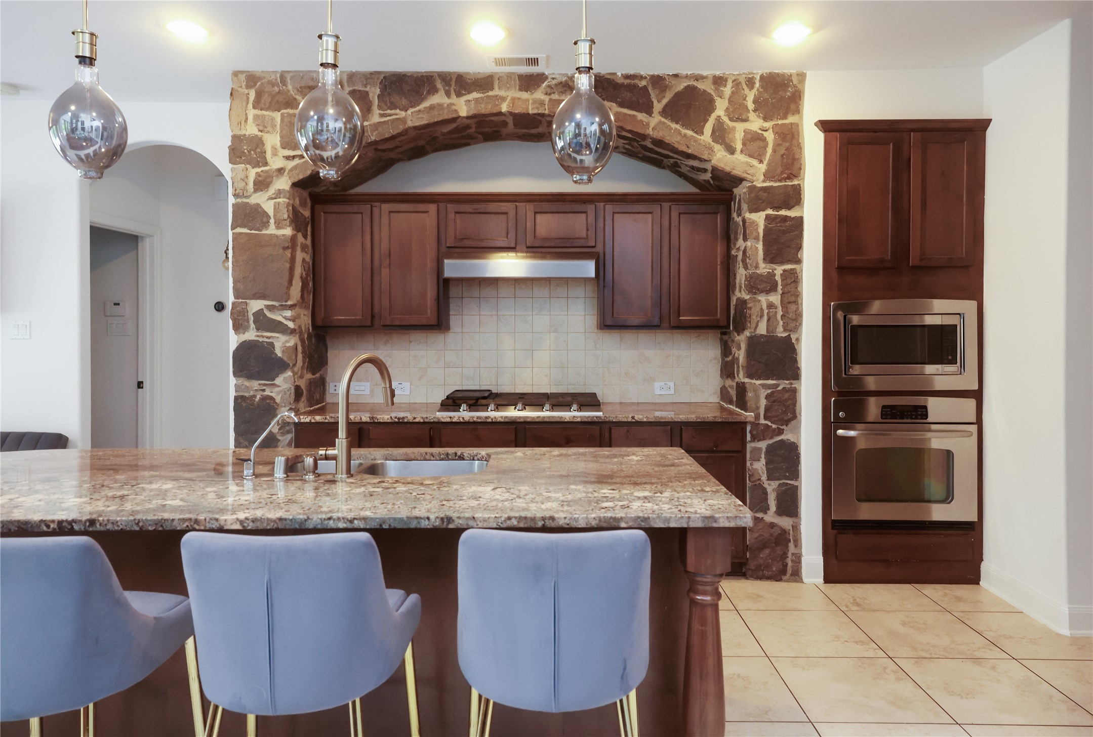 22 Sandwell Place Spring, TX 77389 - Photo 21 of 45 Kitchen