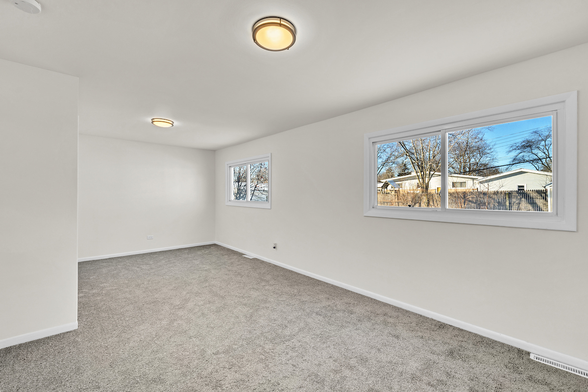 3320 Stonegate Road Waukegan, IL 60087 - Photo 11 of 21 an empty room with a window