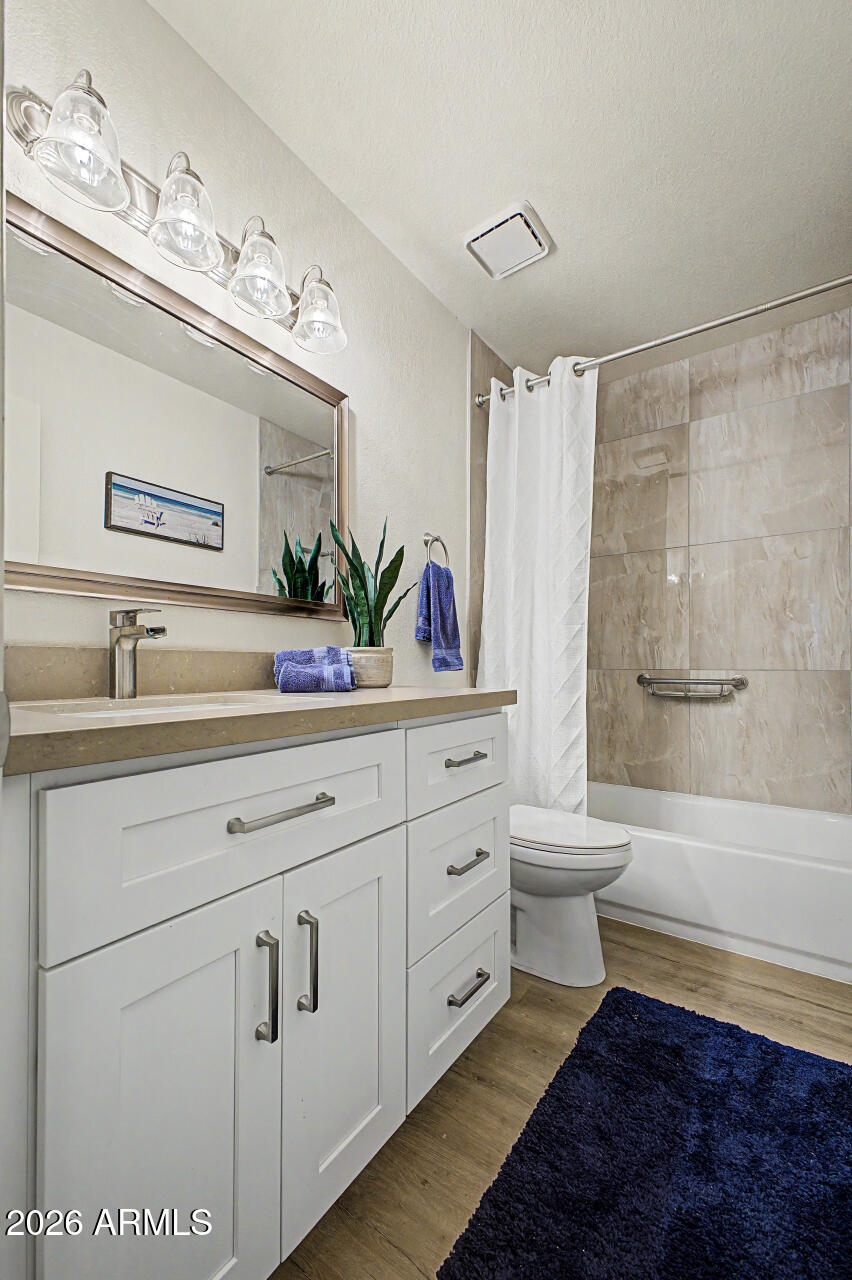 4711 East Piedmont Road Phoenix, AZ 85044 - Photo 21 of 39 28 - Hall Bathroom
