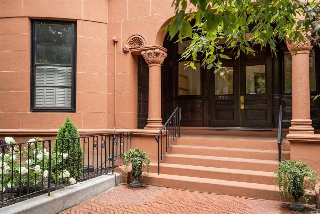 290 Commonwealth Avenue, Unit 8 Boston, MA 02115 - Photo 25 of 32 a front view of a house with a garden