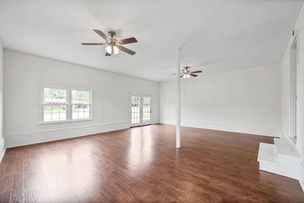 $369,900 | 132 Windsor Drive, Hopkinsville, KY 42240