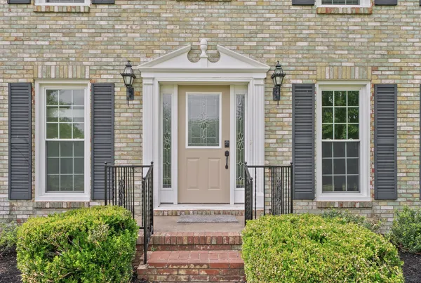 $369,900 | 132 Windsor Drive, Hopkinsville, KY 42240