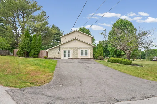 $369,900 | 132 Windsor Drive, Hopkinsville, KY 42240