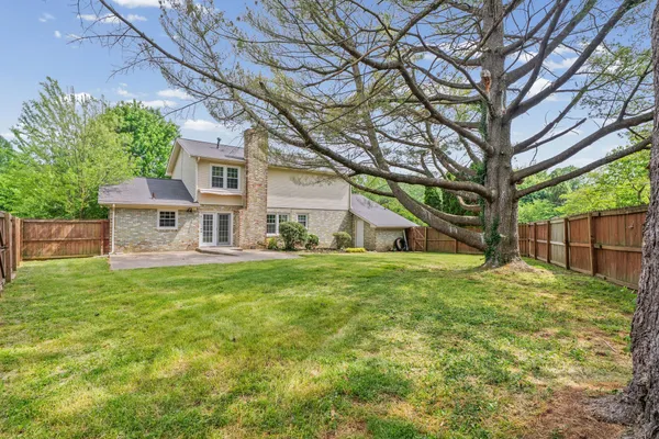 $369,900 | 132 Windsor Drive, Hopkinsville, KY 42240