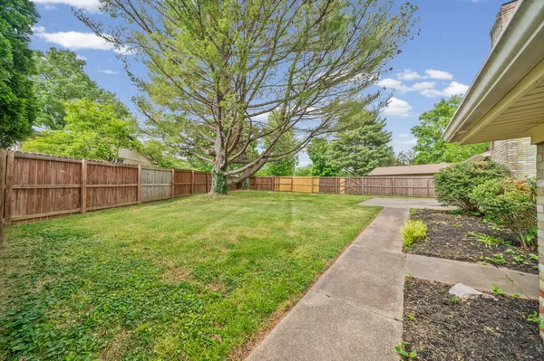 $369,900 | 132 Windsor Drive, Hopkinsville, KY 42240