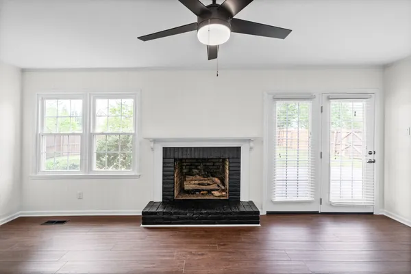 $369,900 | 132 Windsor Drive, Hopkinsville, KY 42240