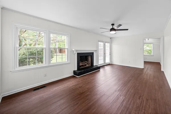 $369,900 | 132 Windsor Drive, Hopkinsville, KY 42240