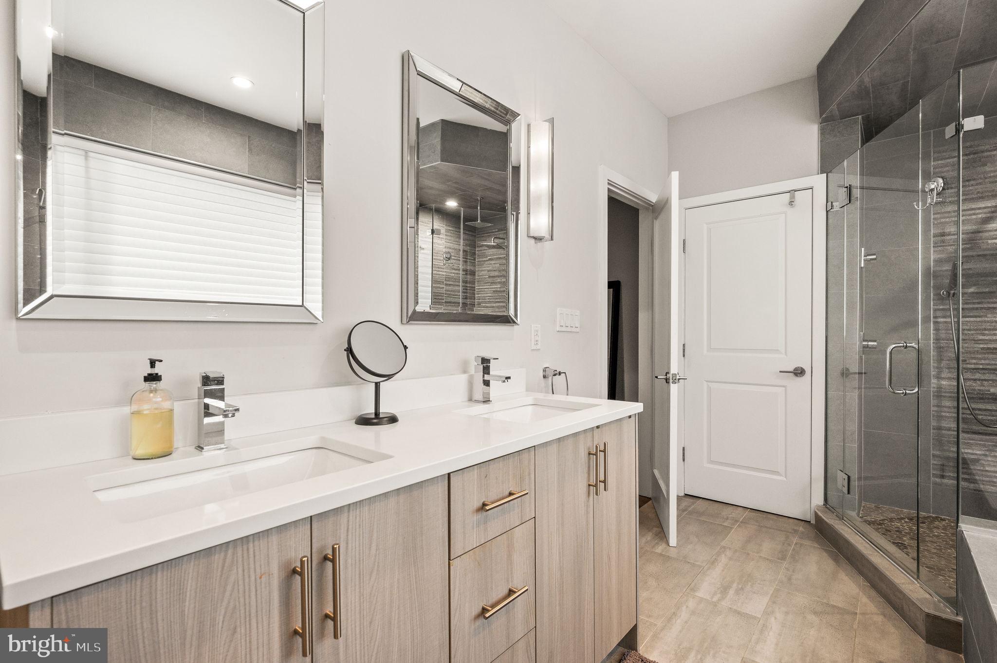 307 Reed Street, Unit C Philadelphia, PA 19147 - Photo 19 of 36