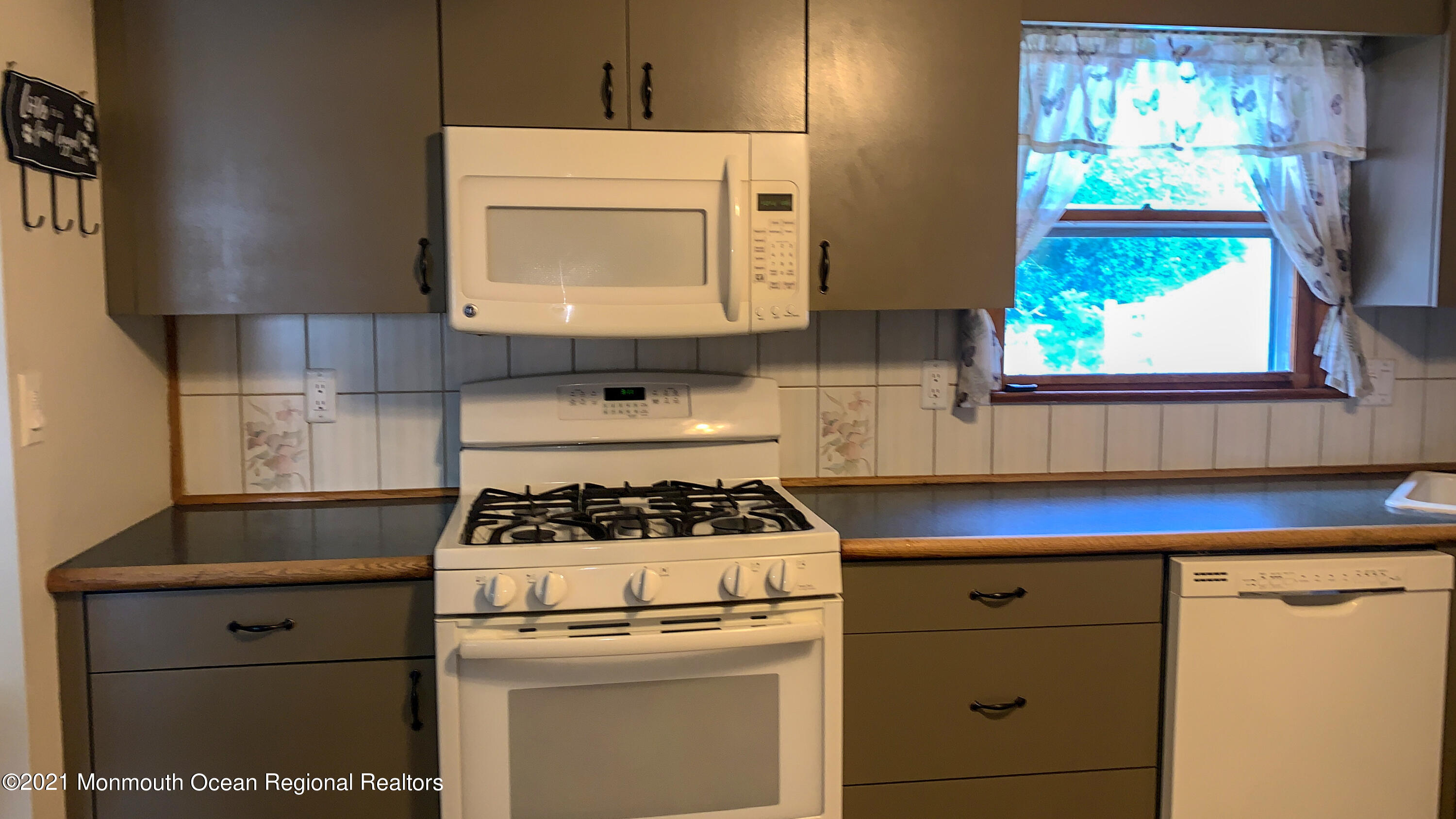 730 Sateroja Road Brick, NJ 08724 - Photo 11 of 19 image 60