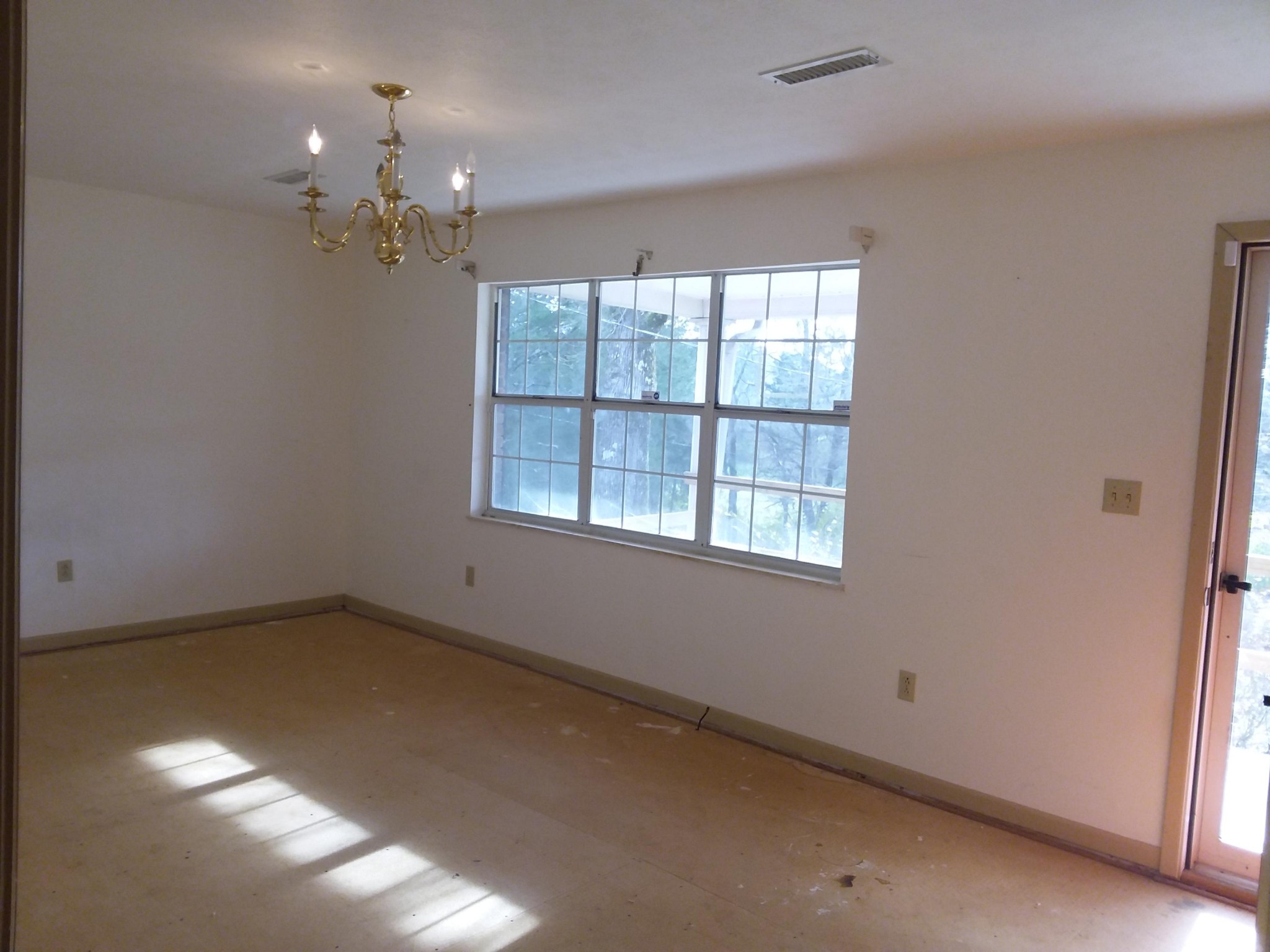 152 Lost Ridge Road Clinton, TN 37716 - Photo 2 of 22 en empty room with windows and chandelier