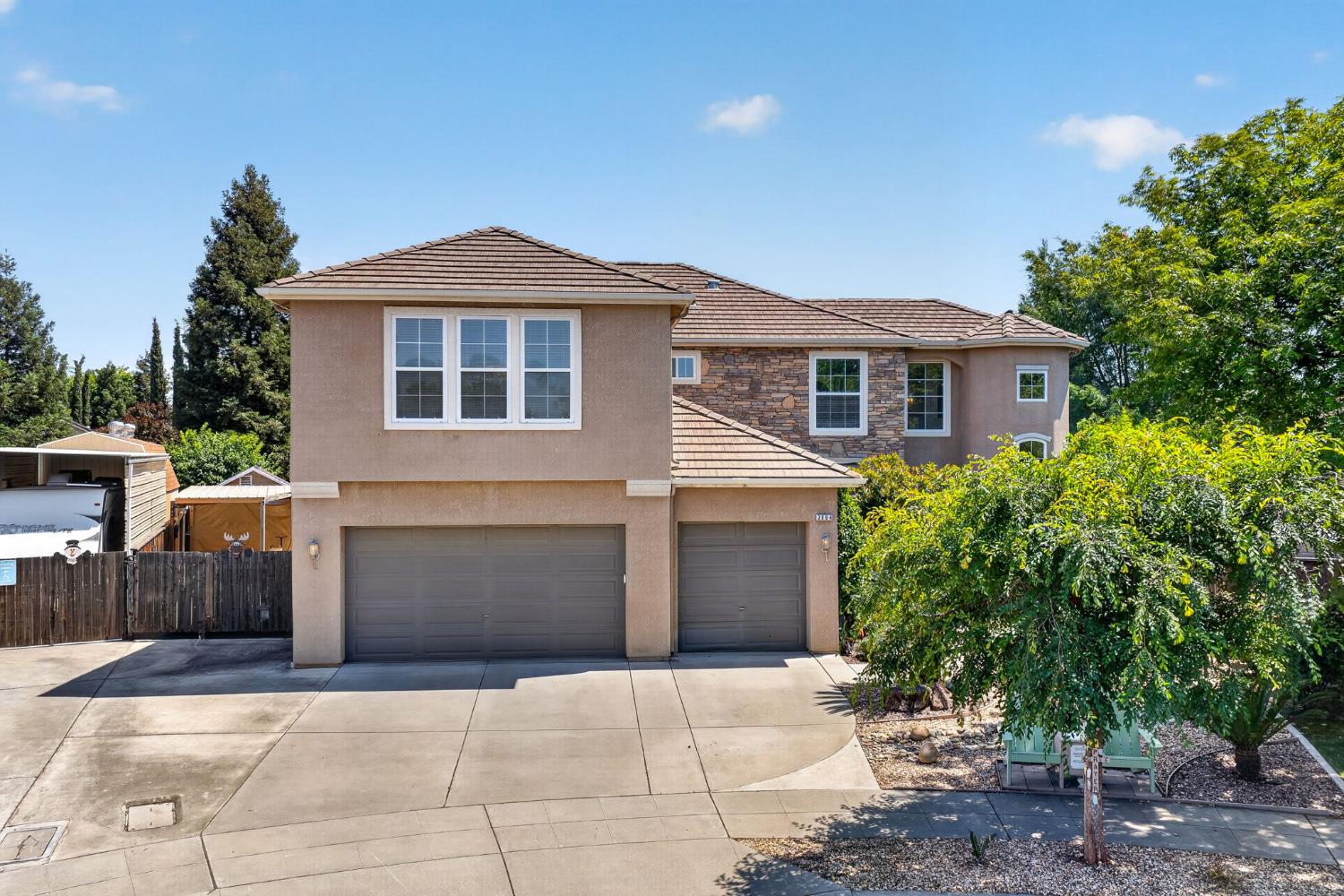 3084 Rall Avenue Clovis, CA 93619 - Photo 3 of 74