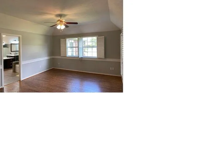 a black and white photo of a living room