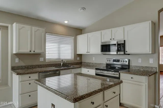 $2,600 | 5204 West Geronimo Street, Chandler, AZ 85226