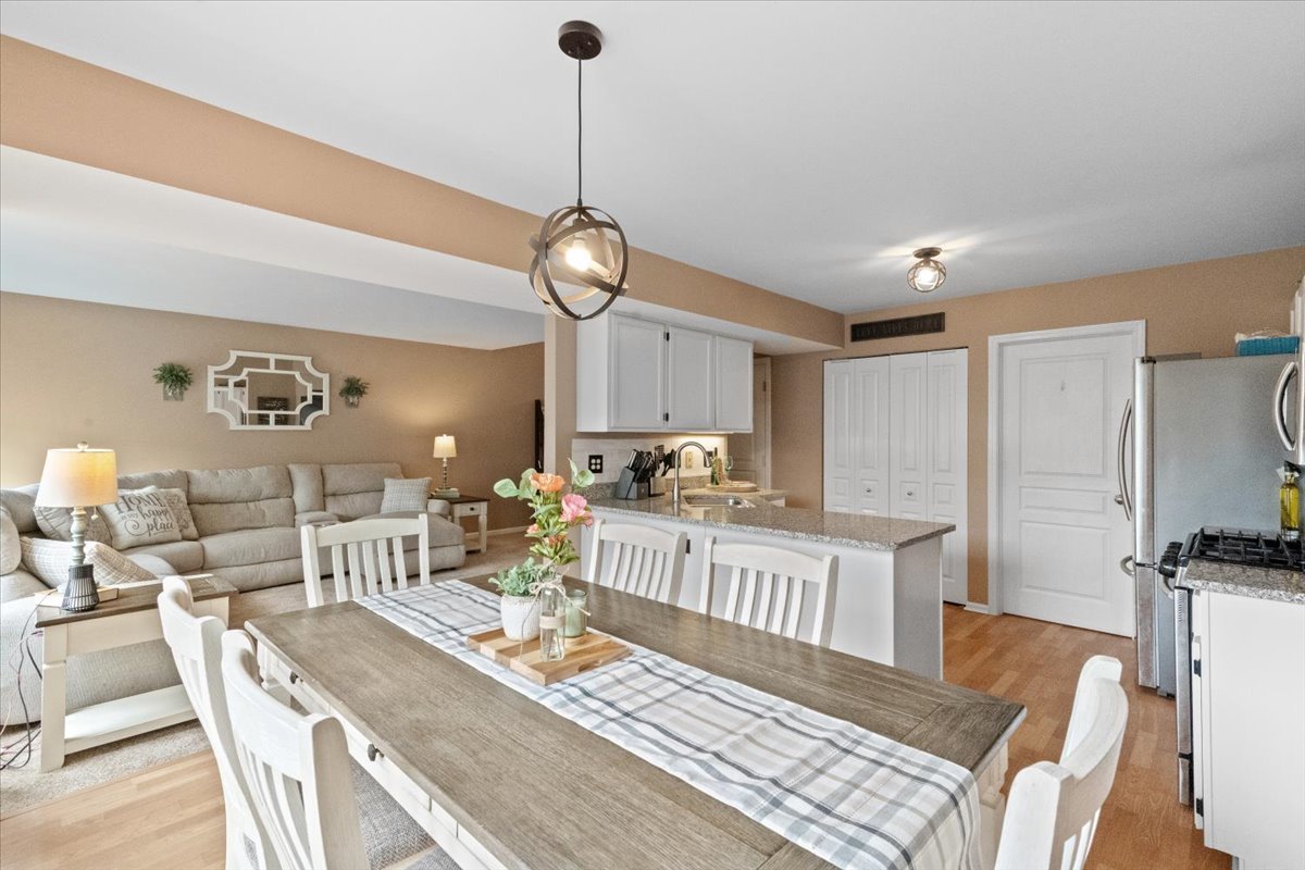 423 Spaulding Road Bartlett, IL 60103 - Photo 9 of 28 a view of a dining room and livingroom view