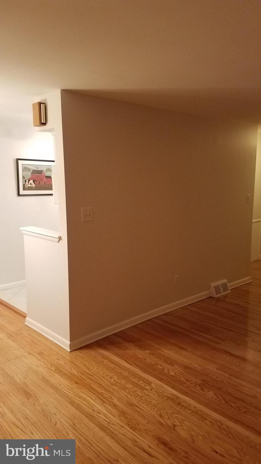3219 Rhett Road Philadelphia, PA 19154 - Photo 3 of 28 Livingroom