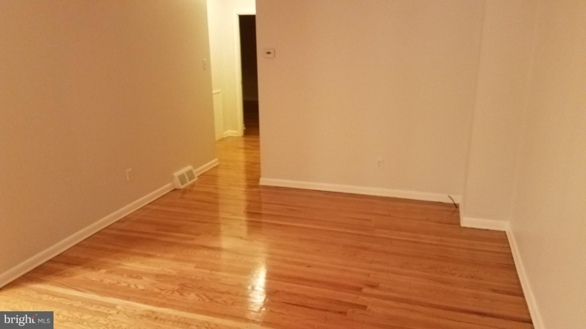 3219 Rhett Road Philadelphia, PA 19154 - Photo 4 of 28 Livingroom