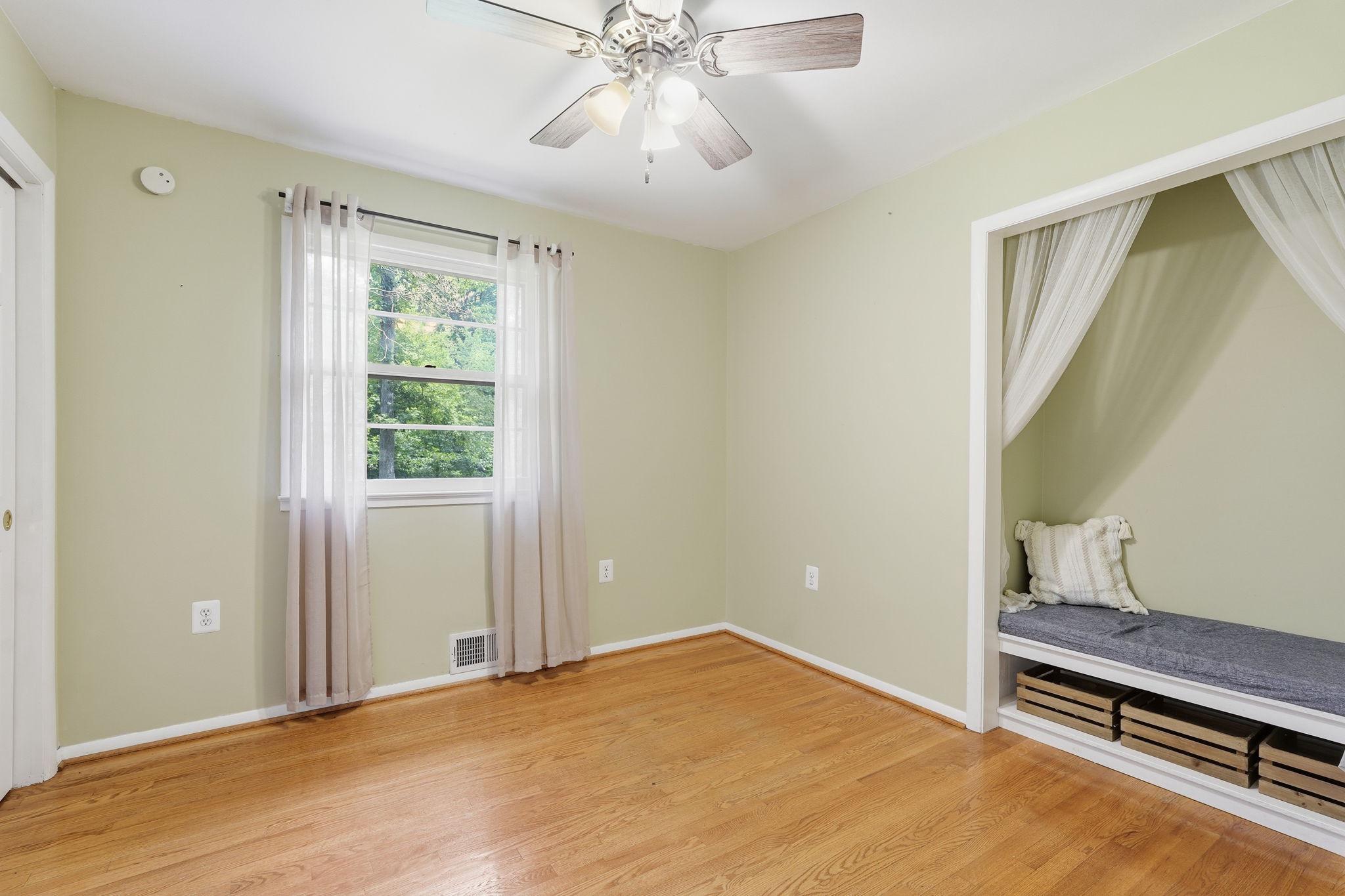 6405 Yates Ford Road Manassas, VA 20111 - Photo 22 of 40 Main floor bedroom