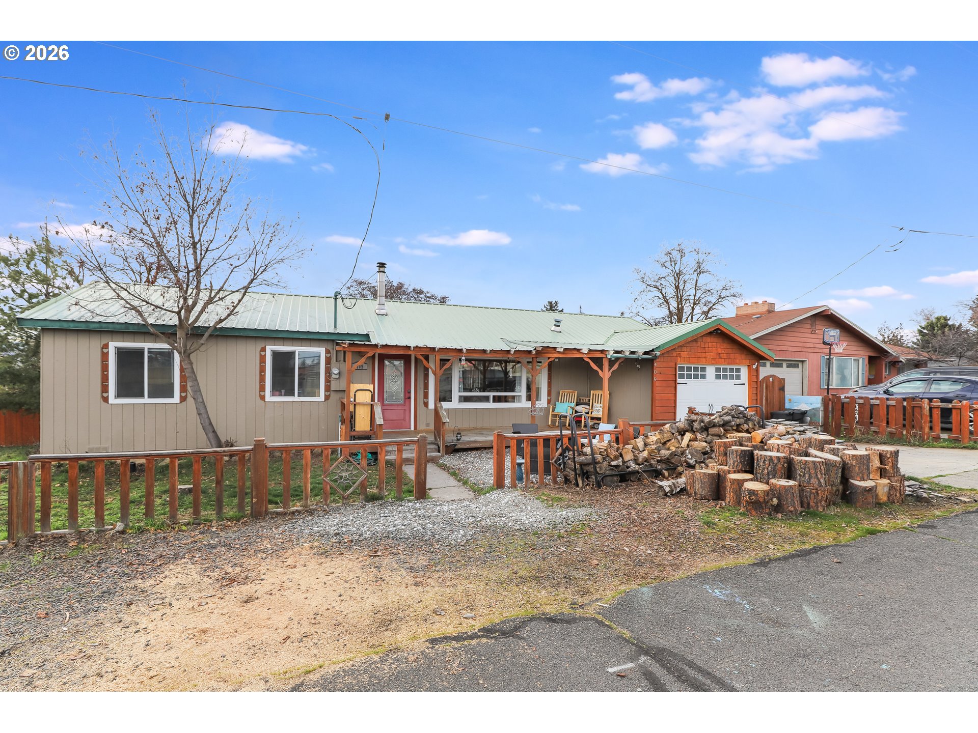 409 Northeast Court Street Dufur, OR 97021 - Photo 25 of 38 a view of a big house with wooden fence
