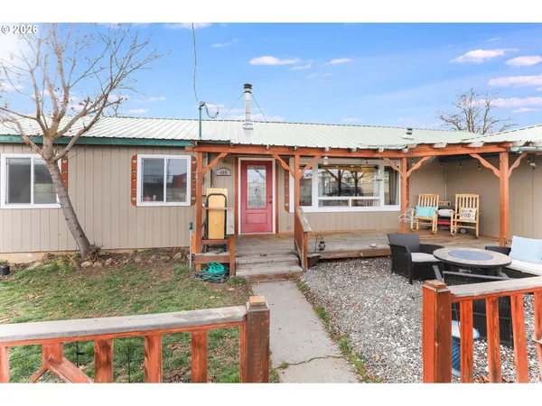 a wooden bench sitting in front of a building