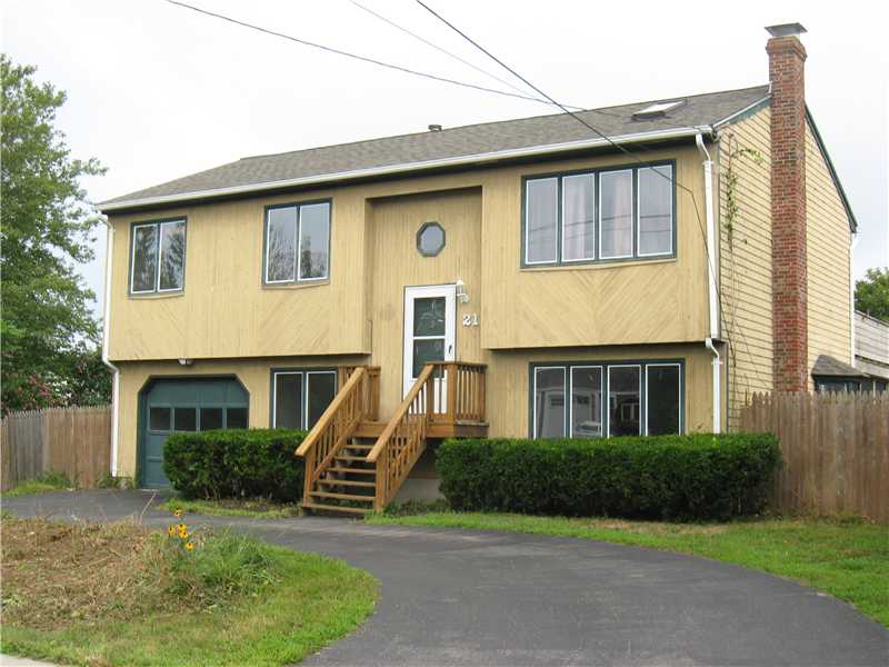 Exterior Front. Raised Ranch, 4-bedroom, only.4 mi. to Roger Wheeler State Beach.