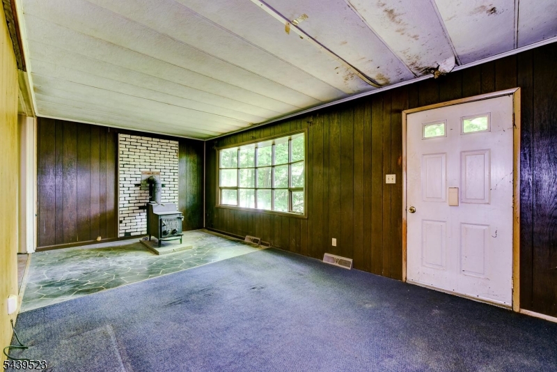 77 Sand Pond Road Hamburg, NJ 07419 - Photo 4 of 44