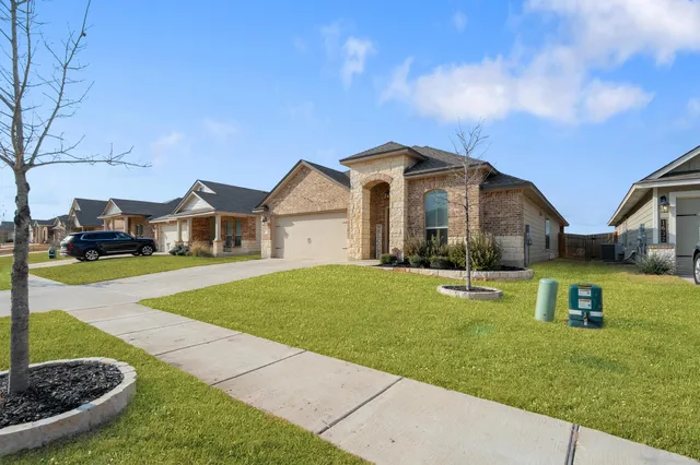 $329,000 | 1636 T H Johnson Drive, Taylor, TX 76574