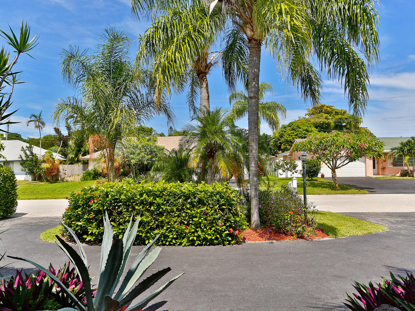 4945 Northwest 5th Avenue Boca Raton, FL 33431 - Photo 3 of 30 02_FrontDriv1eway