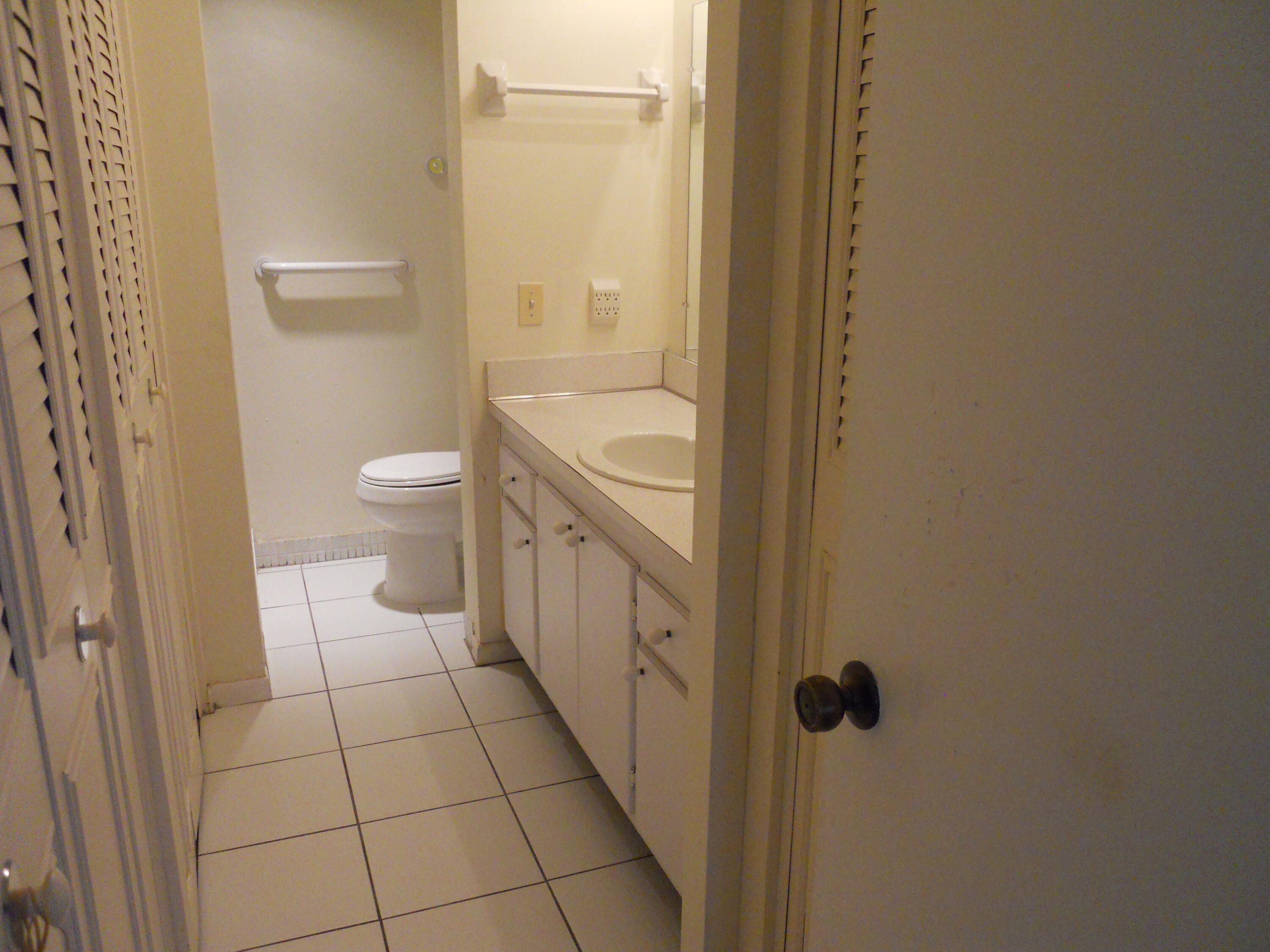 250 Northeast 20th Street, Unit 123S Boca Raton, FL 33431 - Photo 22 of 34 Master Bath