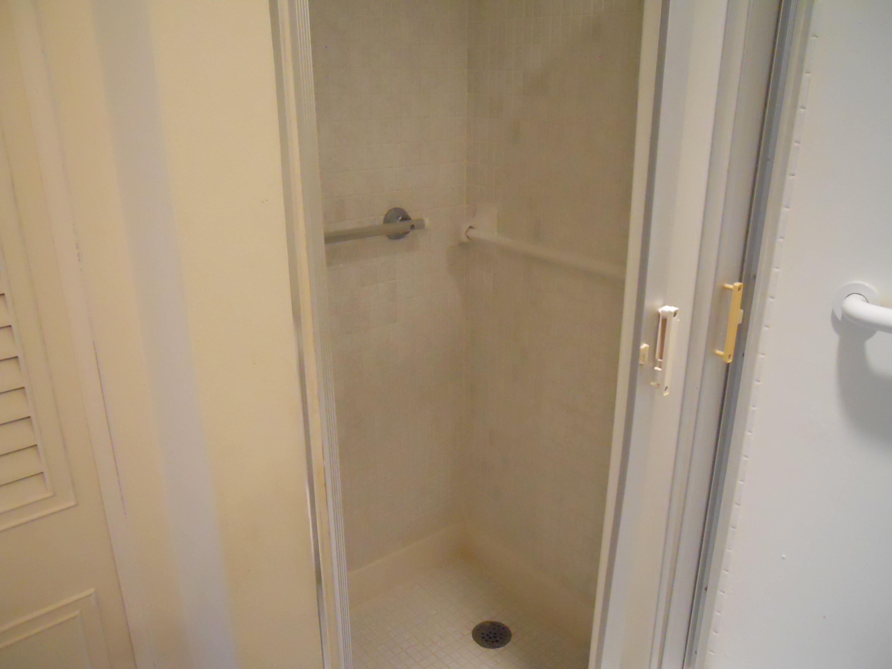 250 Northeast 20th Street, Unit 123S Boca Raton, FL 33431 - Photo 23 of 34 Master Bath
