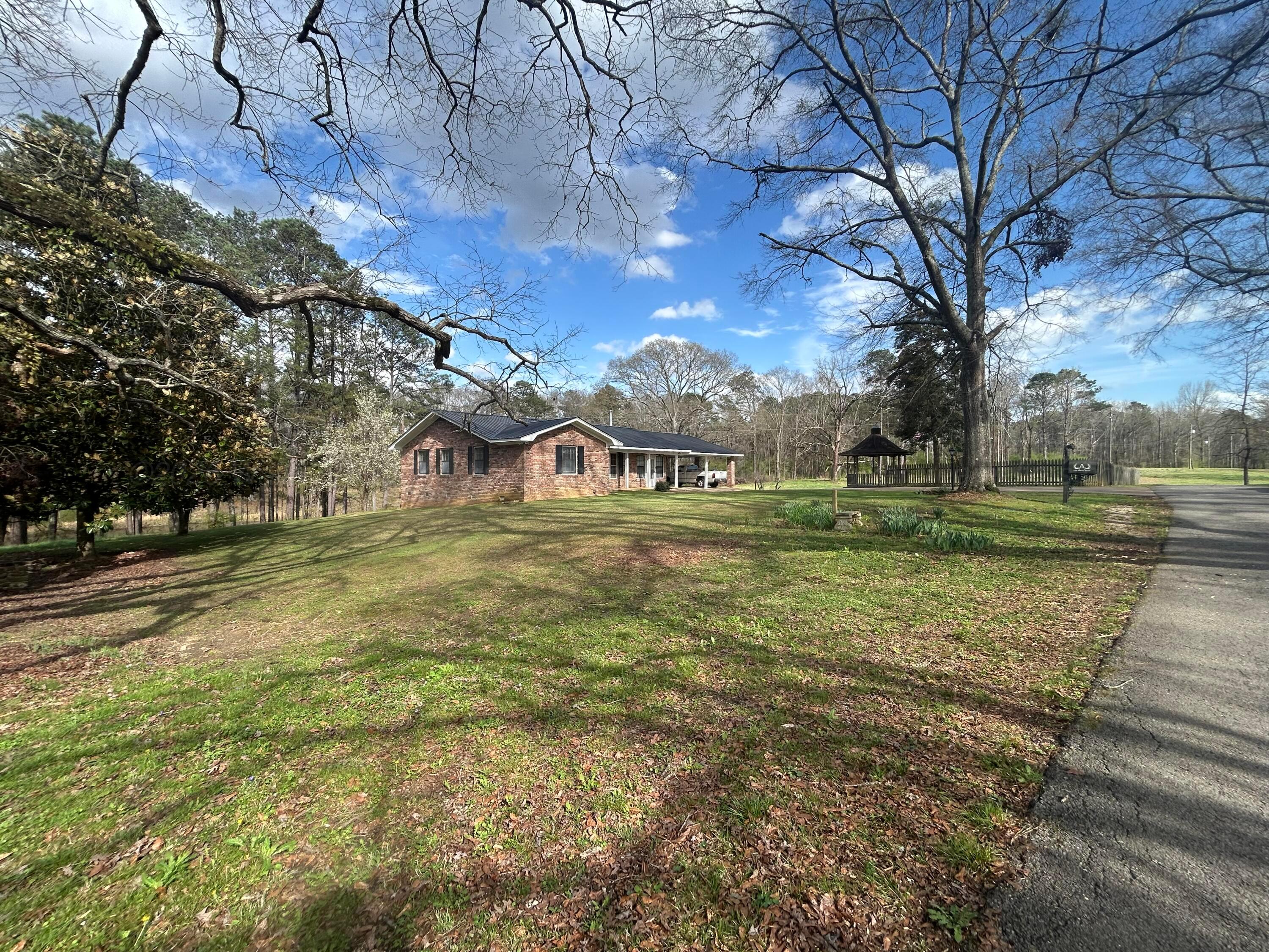 189 Aaron Road Jasper, AL 35501 - Photo 3 of 24 IMG_8127