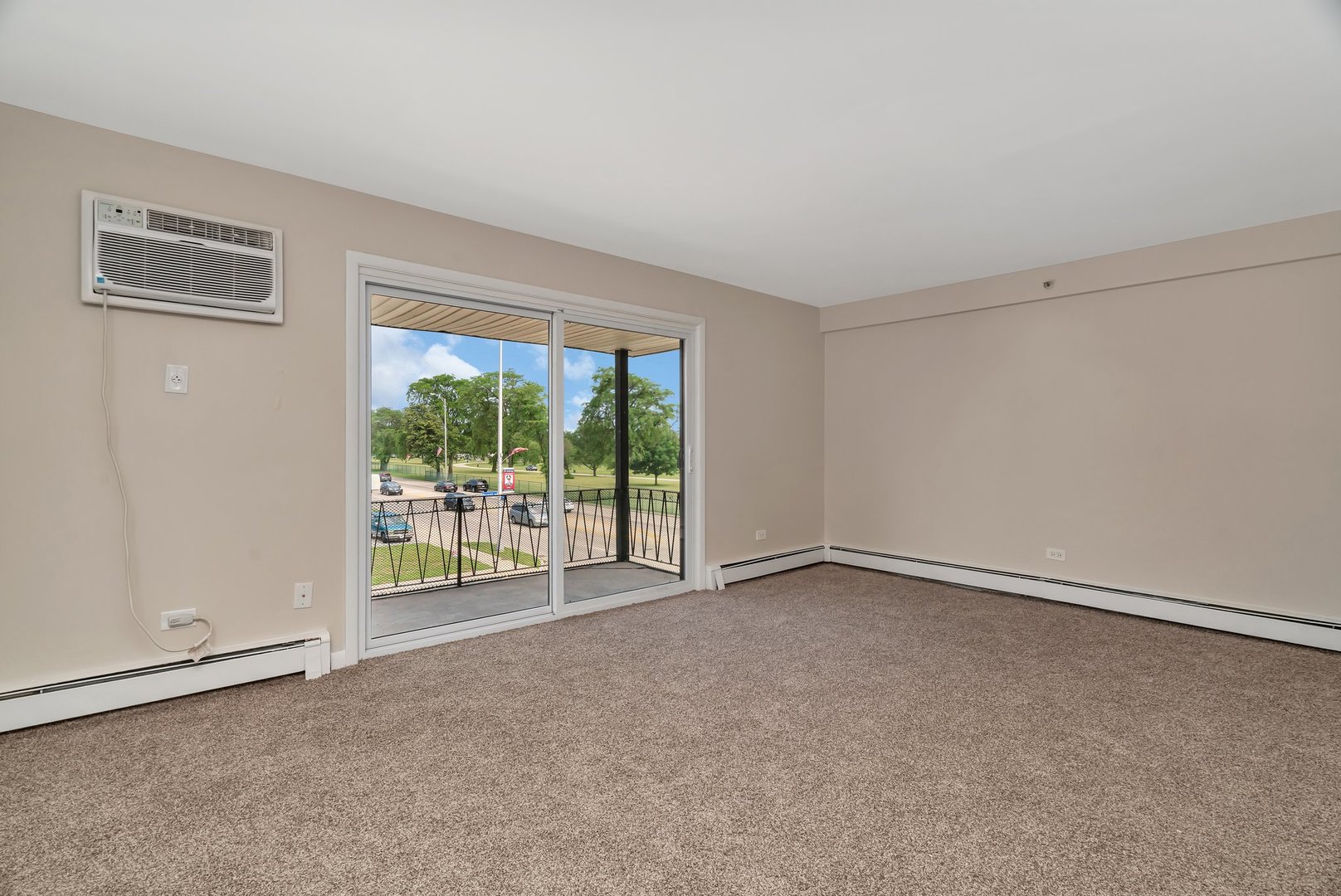 5724 West 111th Street, Unit 3A Chicago Ridge, IL 60415 - Photo 2 of 12 a view of an empty room with a window