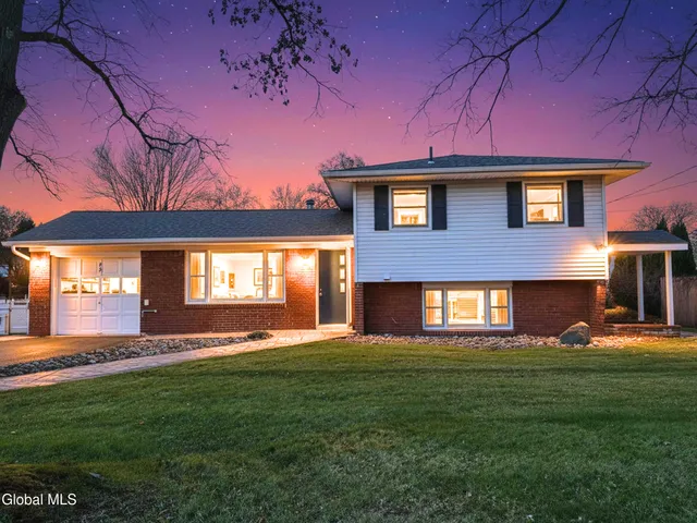 $359,900 | 32 Homestead Drive, Colonie, NY 12110