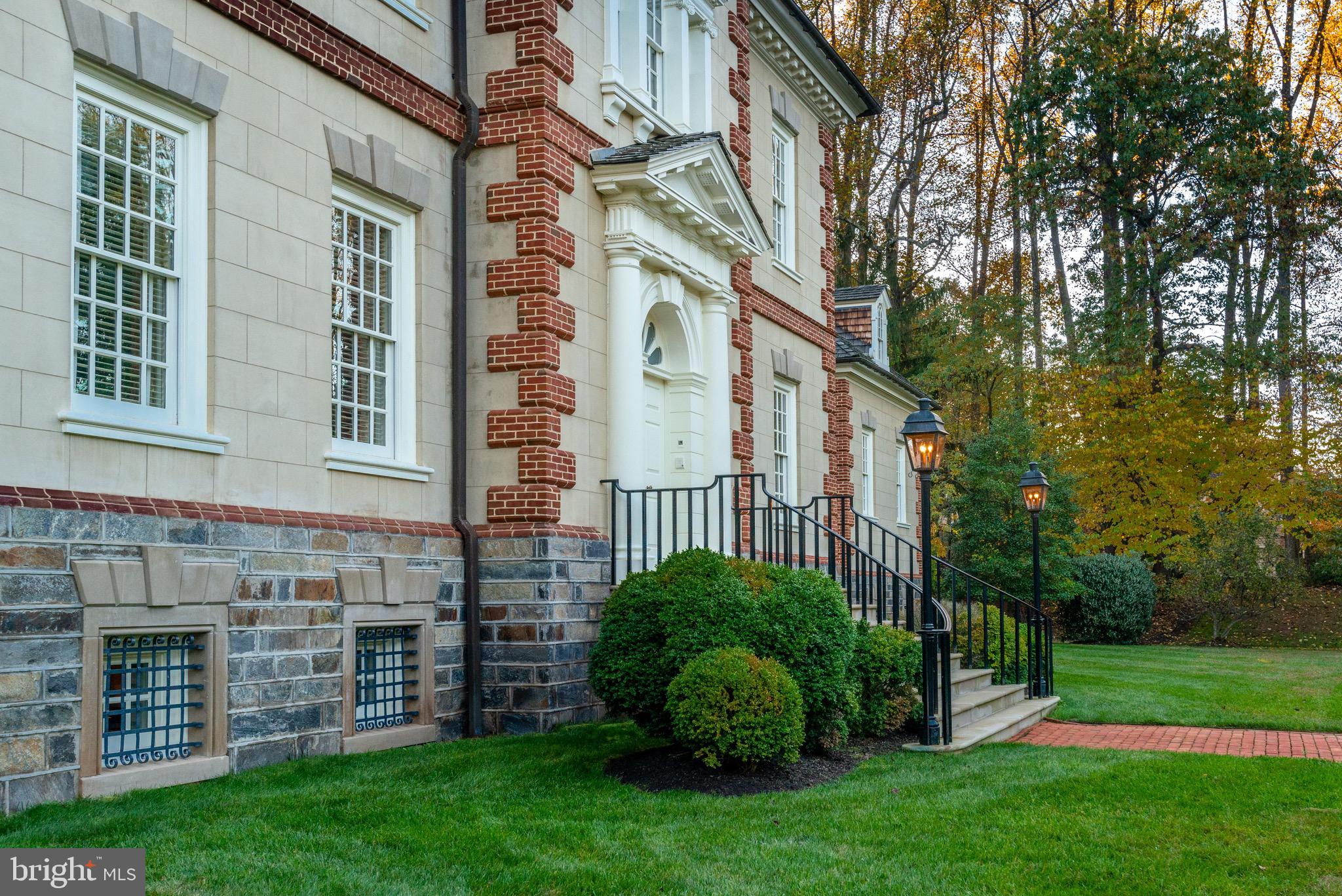 9219 Fox Meadow Lane, Potomac, MD 20854 Compass