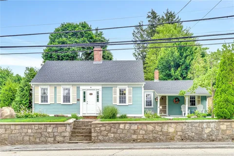 $425,000 | 492 Oaklawn Avenue, Cranston, RI 02920