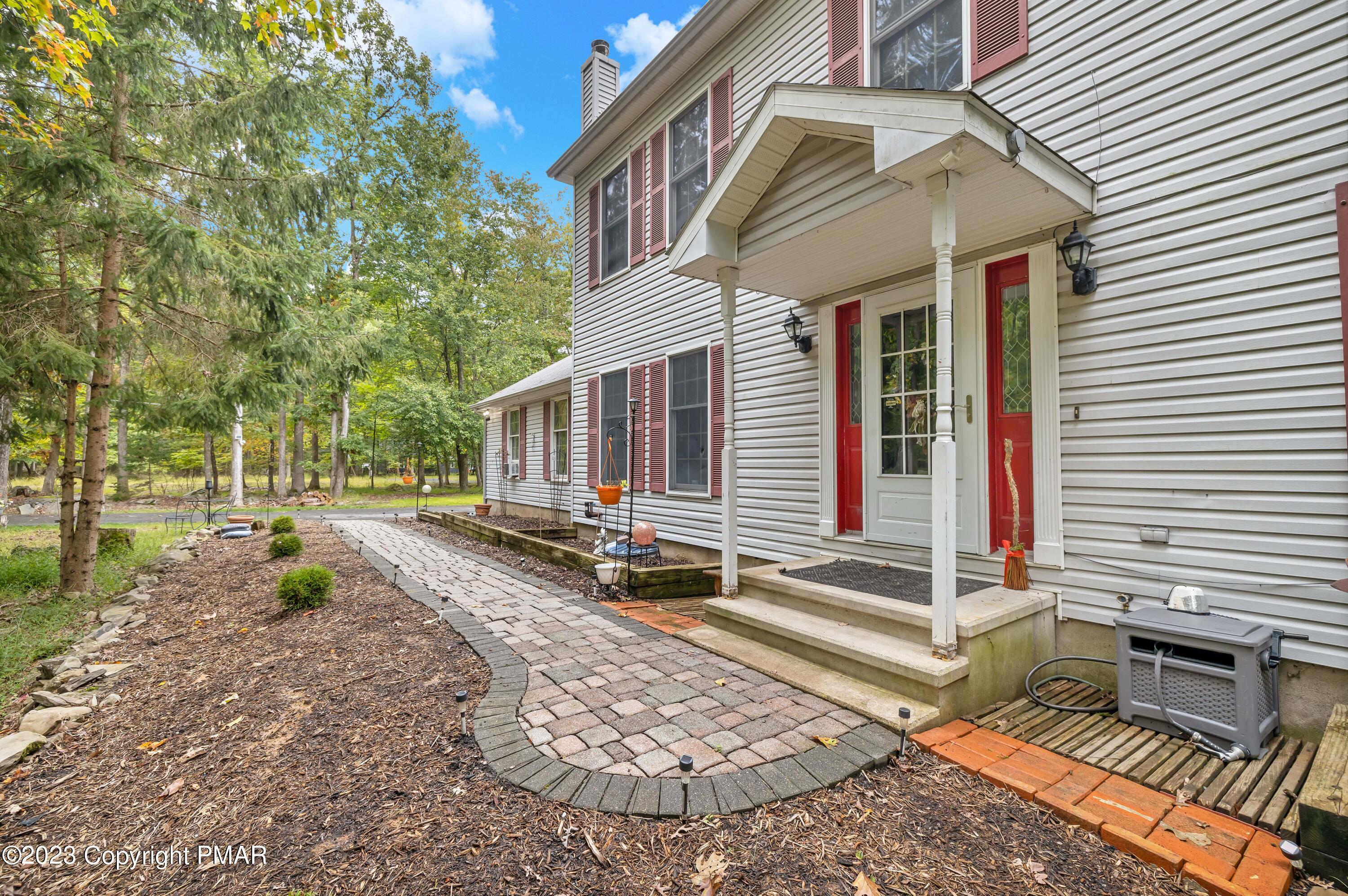221 Powder Horn Road Henryville, PA 18332 - Photo 4 of 53 Photo-4