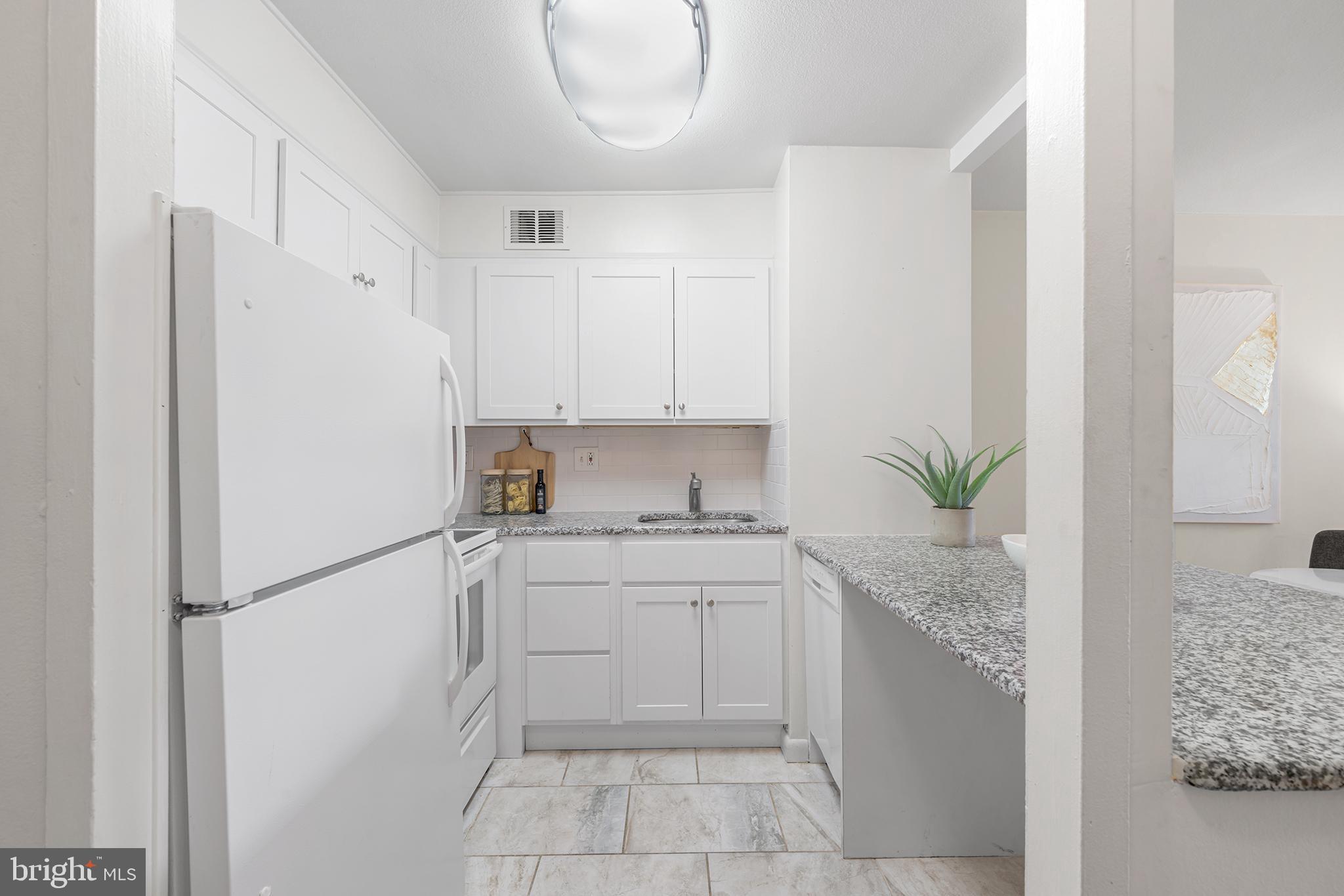 224 West Rittenhouse Square, Unit 217 Philadelphia, PA 19103 - Photo 3 of 27 Gallery Image 3