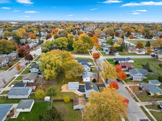 $312,000 | 1322 West 5th Avenue, Oshkosh, WI 54902