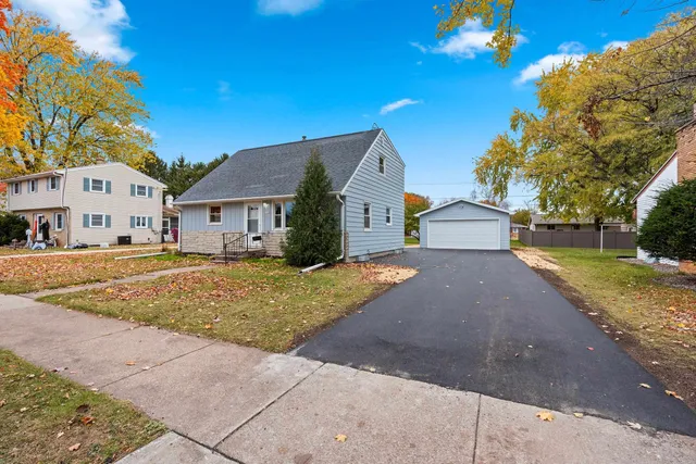 $312,000 | 1322 West 5th Avenue, Oshkosh, WI 54902