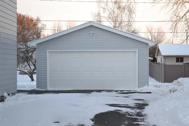 $312,000 | 1322 West 5th Avenue, Oshkosh, WI 54902