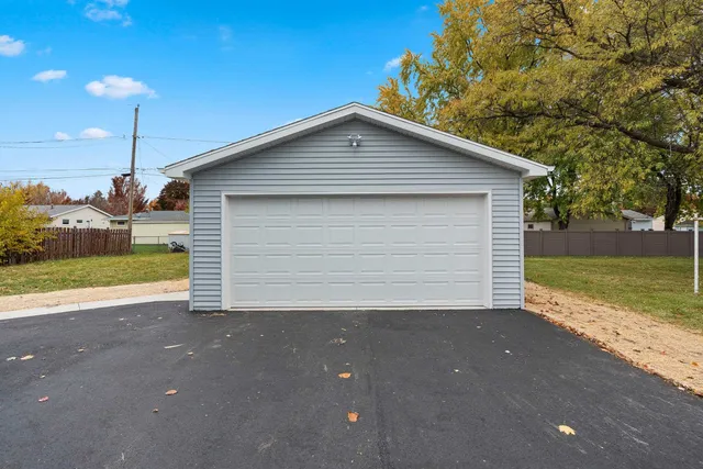 $312,000 | 1322 West 5th Avenue, Oshkosh, WI 54902