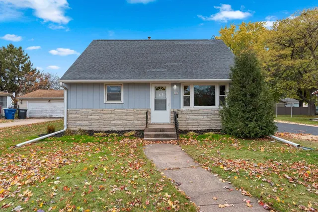 $312,000 | 1322 West 5th Avenue, Oshkosh, WI 54902