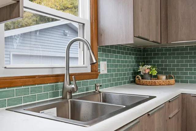 $312,000 | 1322 West 5th Avenue, Oshkosh, WI 54902