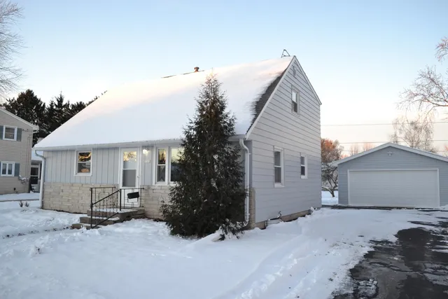 $312,000 | 1322 West 5th Avenue, Oshkosh, WI 54902