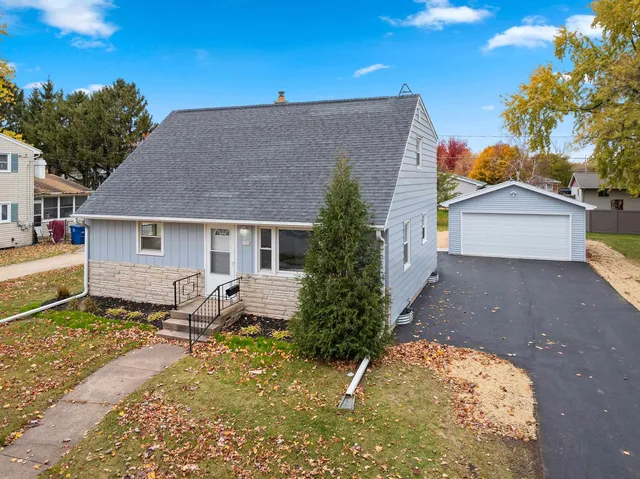 $312,000 | 1322 West 5th Avenue, Oshkosh, WI 54902