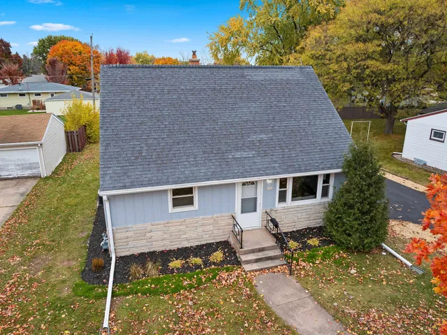 $312,000 | 1322 West 5th Avenue, Oshkosh, WI 54902