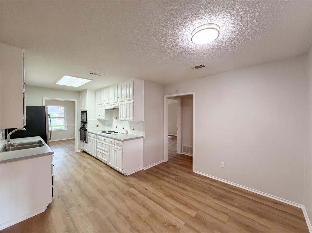 2300 Ridgewood Bedford, TX 76021 - Photo 13 of 26