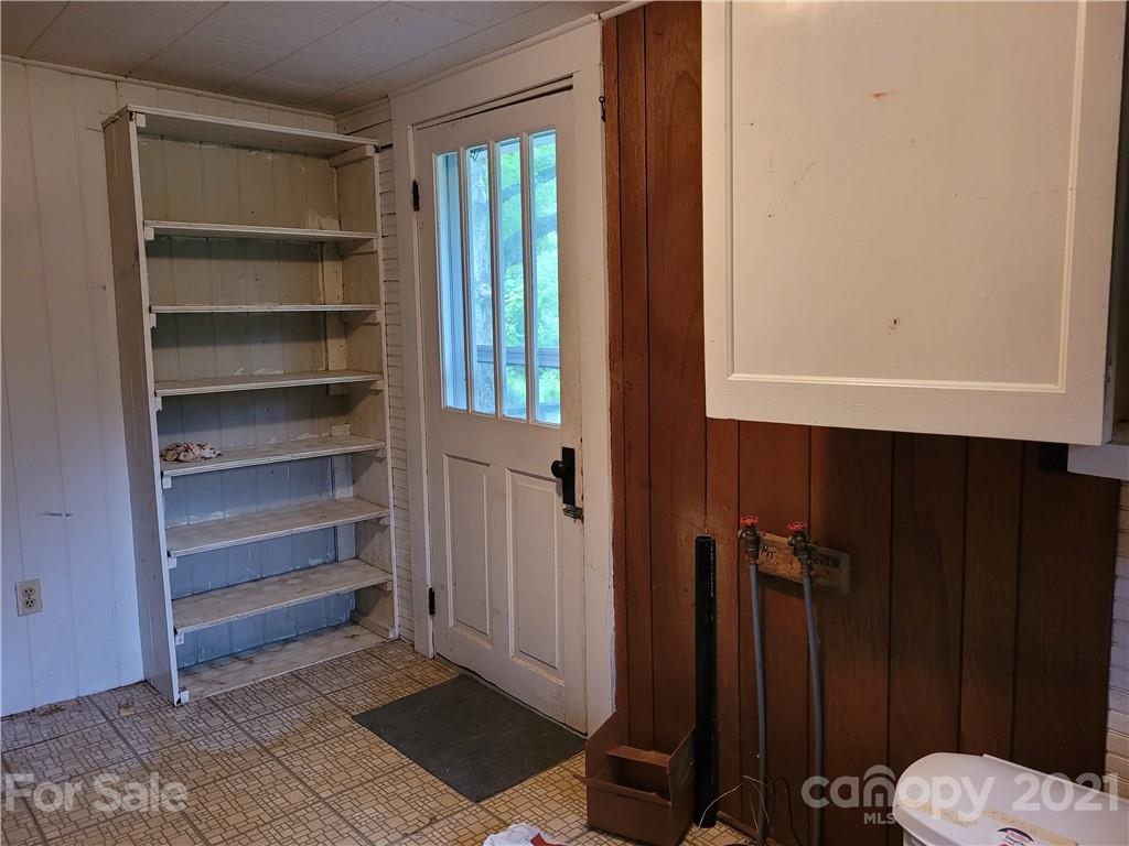 511 Flynn Road Rutherfordton, NC 28139 - Photo 21 of 32 a bathroom with a toilet